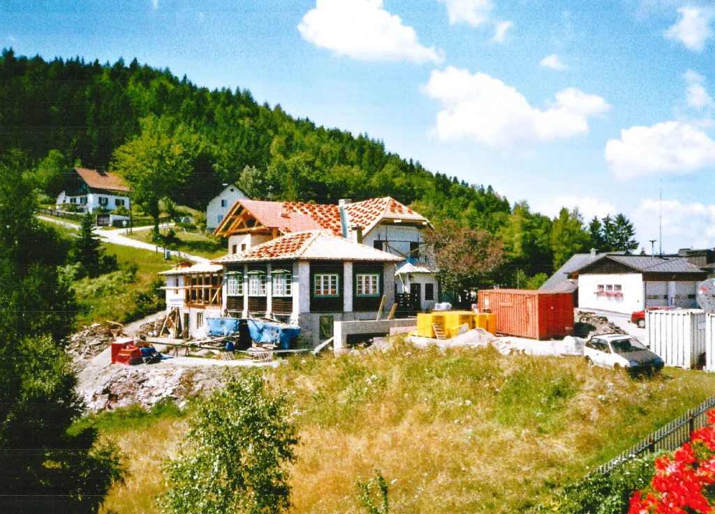 Das Kräuterhäusl in Puchenstuben im desolaten Zustand beim Kauf 2003
