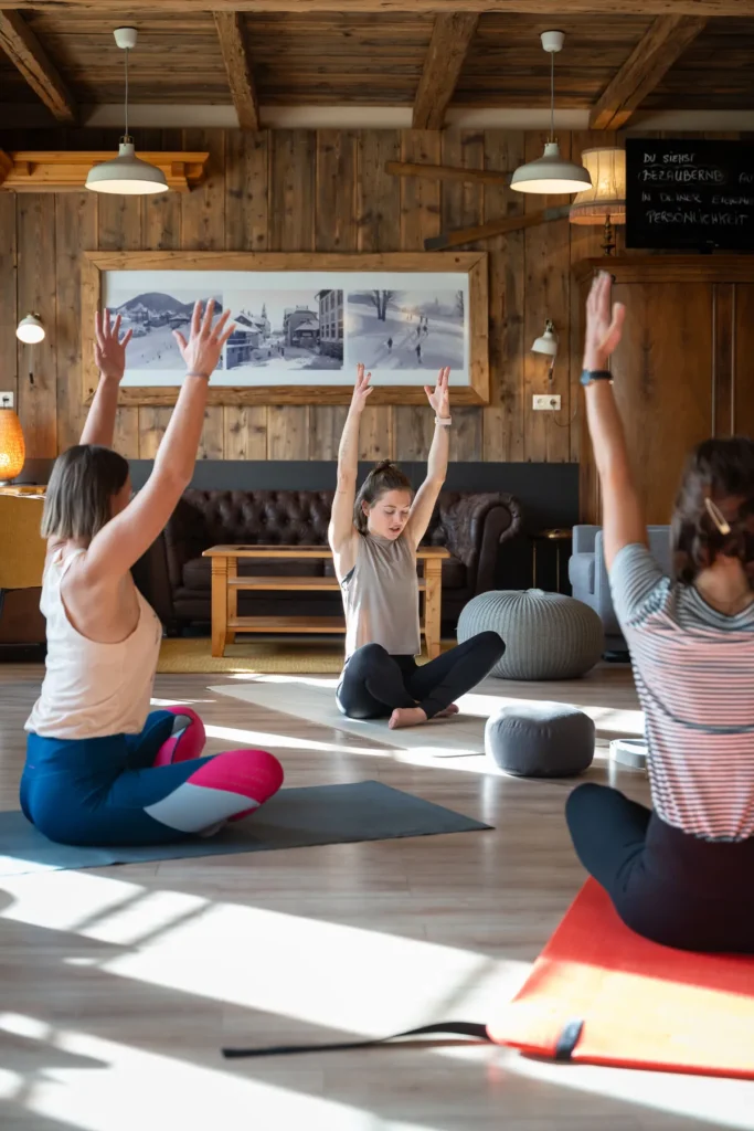 Yoga in der Gaststube des Kräuterhäusl